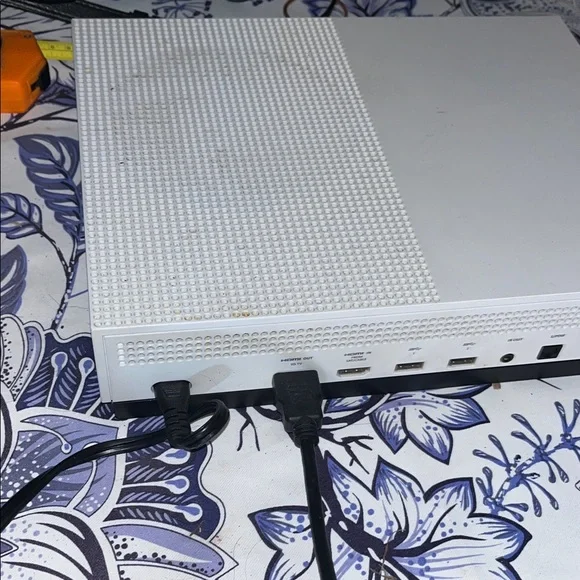 Xbox One White One S Console Barley Used - Picture 4 of 9